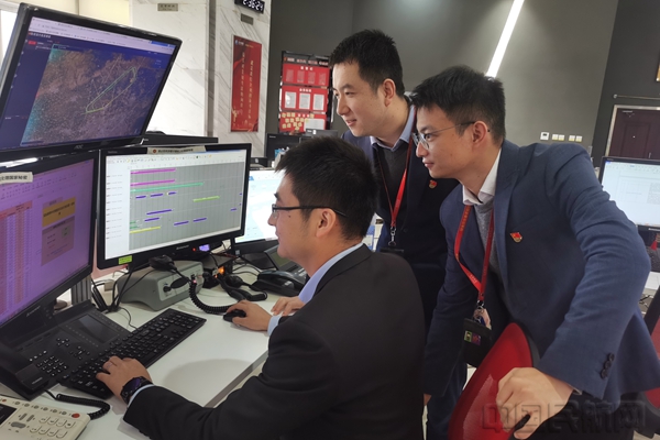 图:运行控制部“党员业务核心团队”讨论工作3
