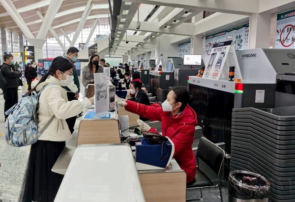 旅客乘机出行现场 (5)5