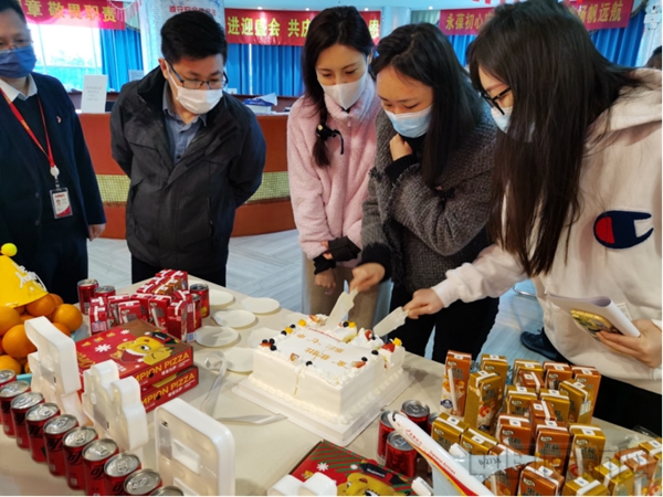 金鹏航空开展客运开航七周年空地互联庆祝活动11567
