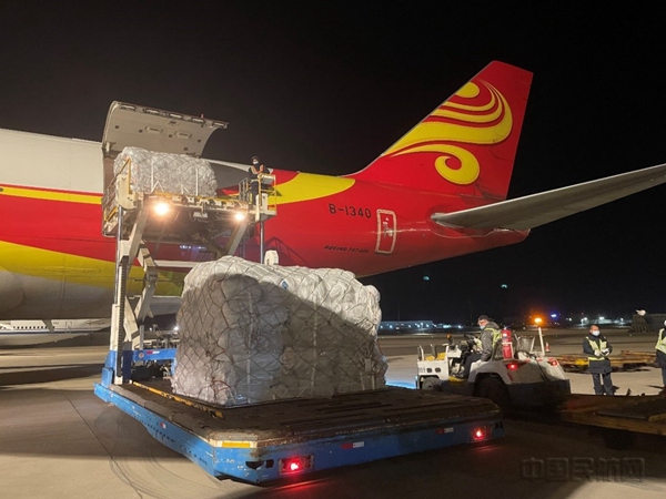 金鹏航空货运包机在北京进行援助物资装机-金鹏供图2