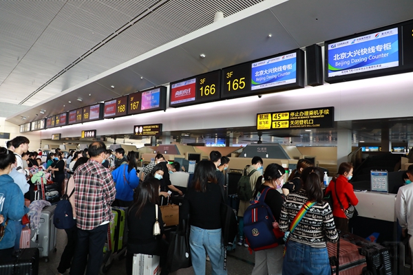 “五一”小长假重庆航空预计执行航班超670班次(1)1