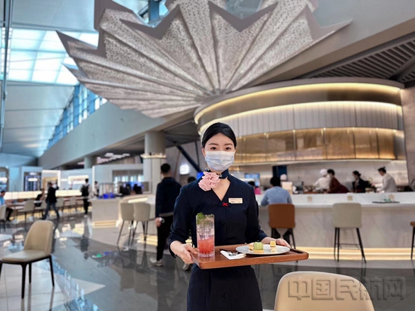东航在贵宾室推出节令美食,服务旅客-东航供图2
