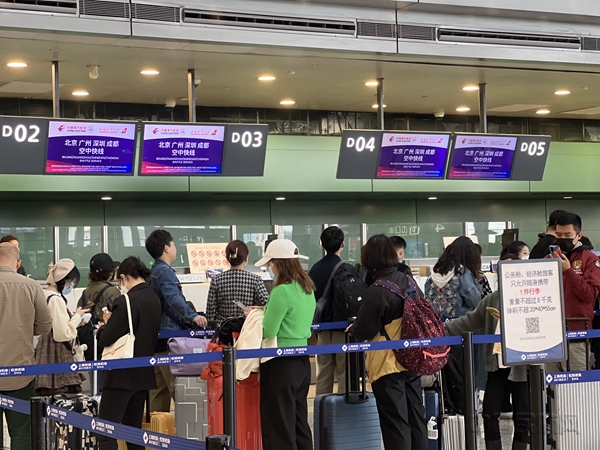 东航在上海两场开足值机柜台,服务旅客12