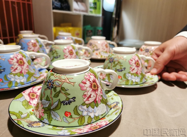 贵宾室与国内外知名品牌开展了饮品合作-钱擘摄