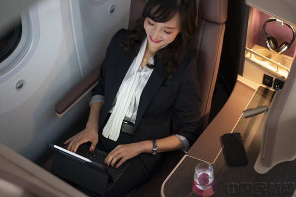 旅客使用吉祥航空787机上高速Wi-Fi服务