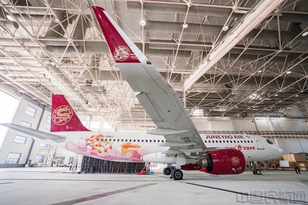 图为吉祥航空全新“富平柿饼·甜蜜中国”彩绘涂装