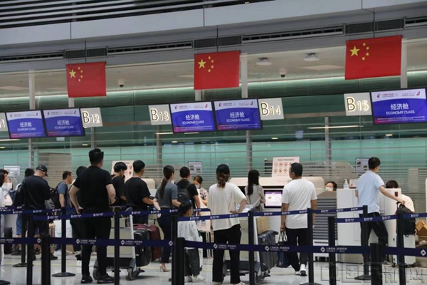 在东航主基地虹桥浦东两场,节日客流显著走高-东航供图1