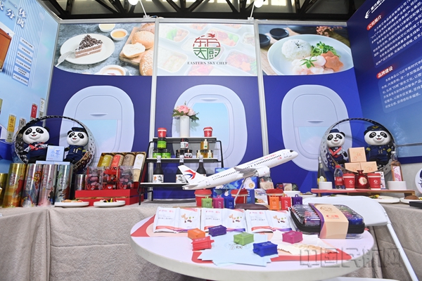亮相展位的东航食品