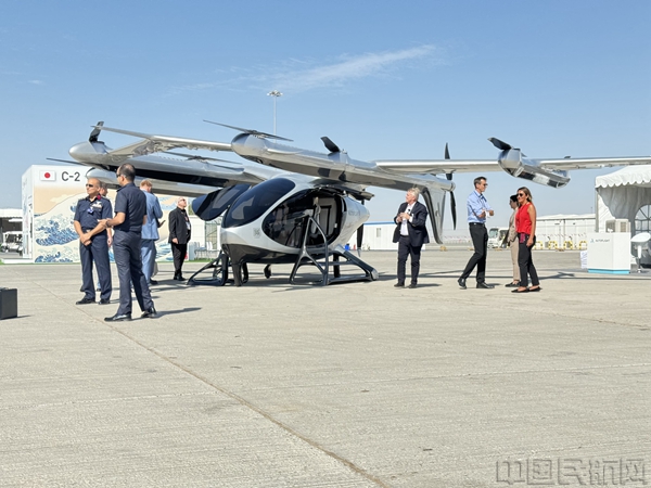 峰飞研制的eVTOL参加迪拜航展-峰飞航空科技供图
