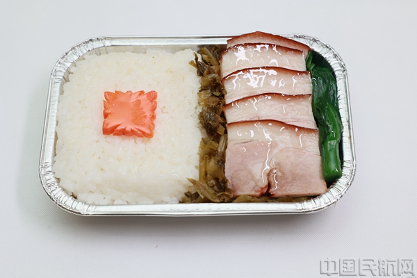 “市井小巷”系列产品深航猪脚饭