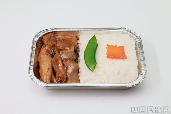 “市井小巷”系列产品深航牛杂饭