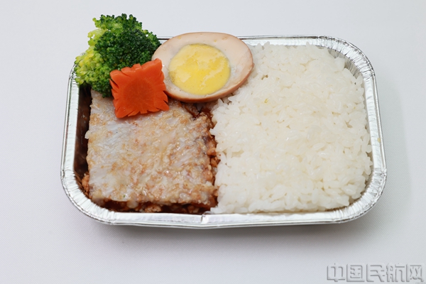 “市井小巷”系列产品深航卤肉饭