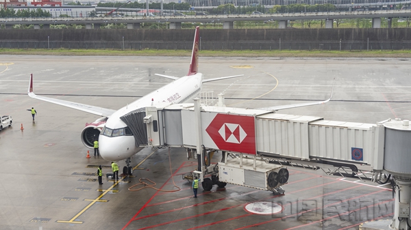 图为今日执行首航航班的吉祥航空A320neo飞机1