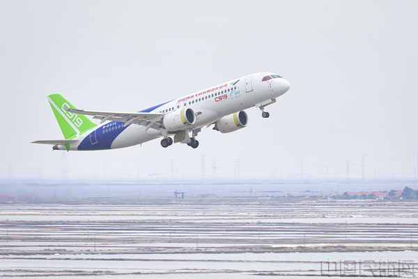 C919加注SAF后从东营机场起飞-商飞供图