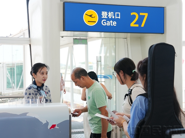 东航武汉公司积极保障暑运出行客流-东航武汉供图10
