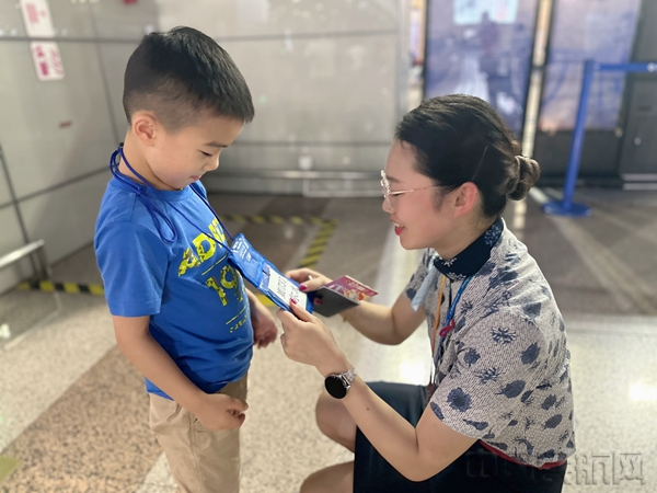 UM队员服务暑期小旅客-东航地服部供图10