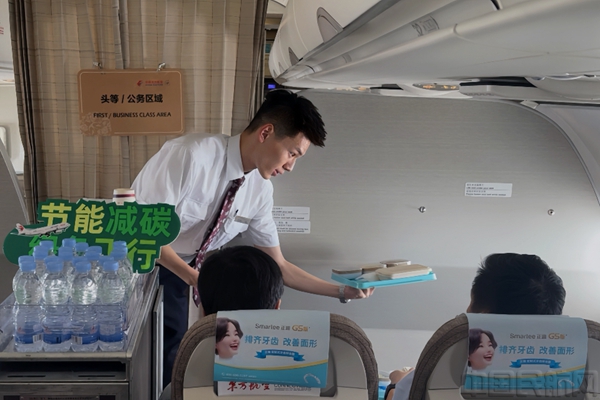 航班餐食使用可降解材料的餐盒-东航供图