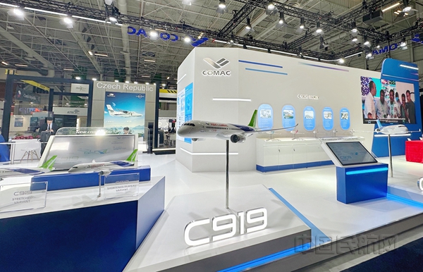 C919的基本型与衍生型亮相巴黎航展-中国商飞供图