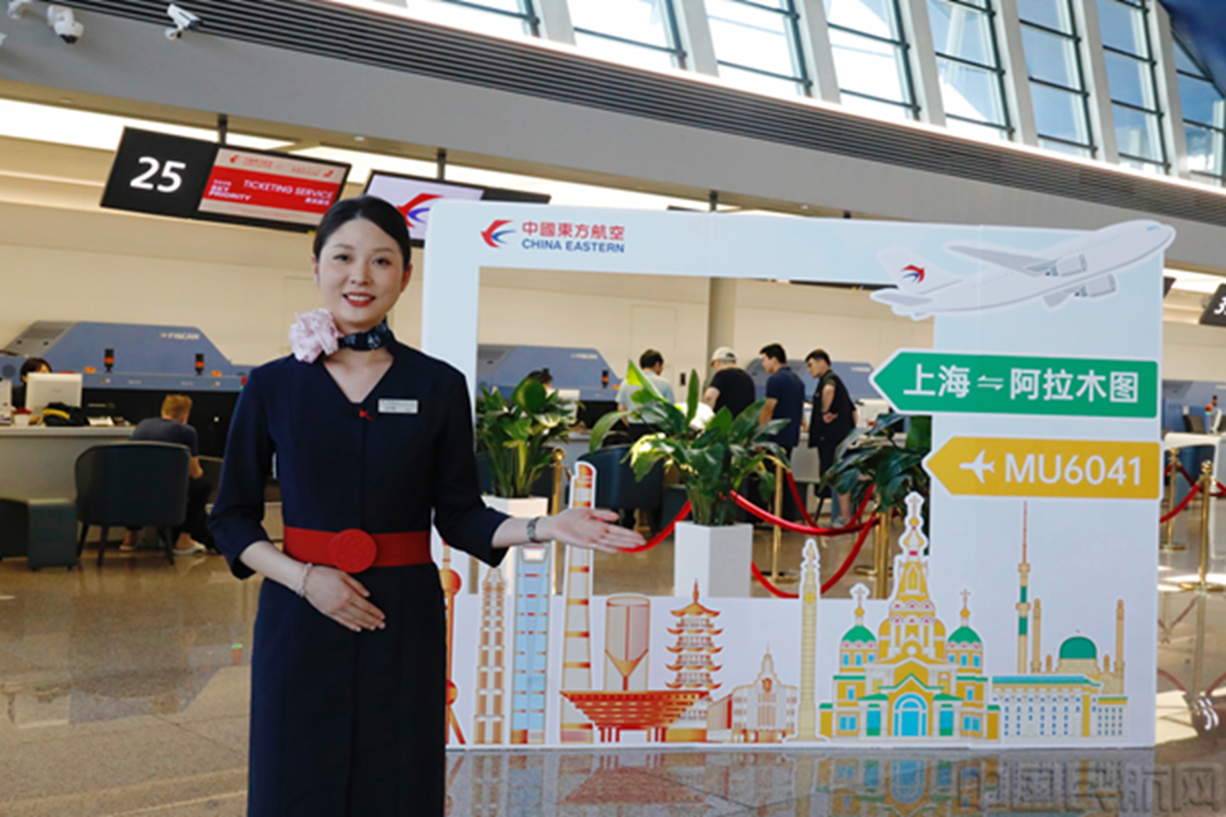 东航在浦东T1举行仪式,庆祝上海—阿拉木图开航-东航供图
