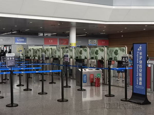 东航联手两地三机场,设置标识,方便快线旅客高效成行-东航供图