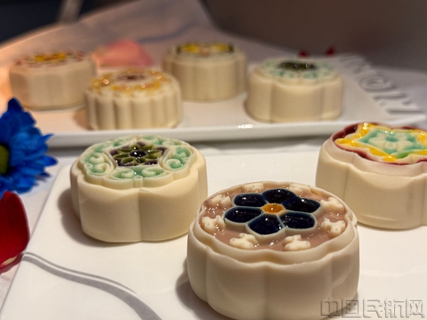 图2:海南航空推出 “月映珐琅,云端共圆”主题餐饮2