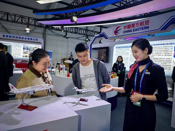 亮相大会的东航展厅-东航江西分公司供图