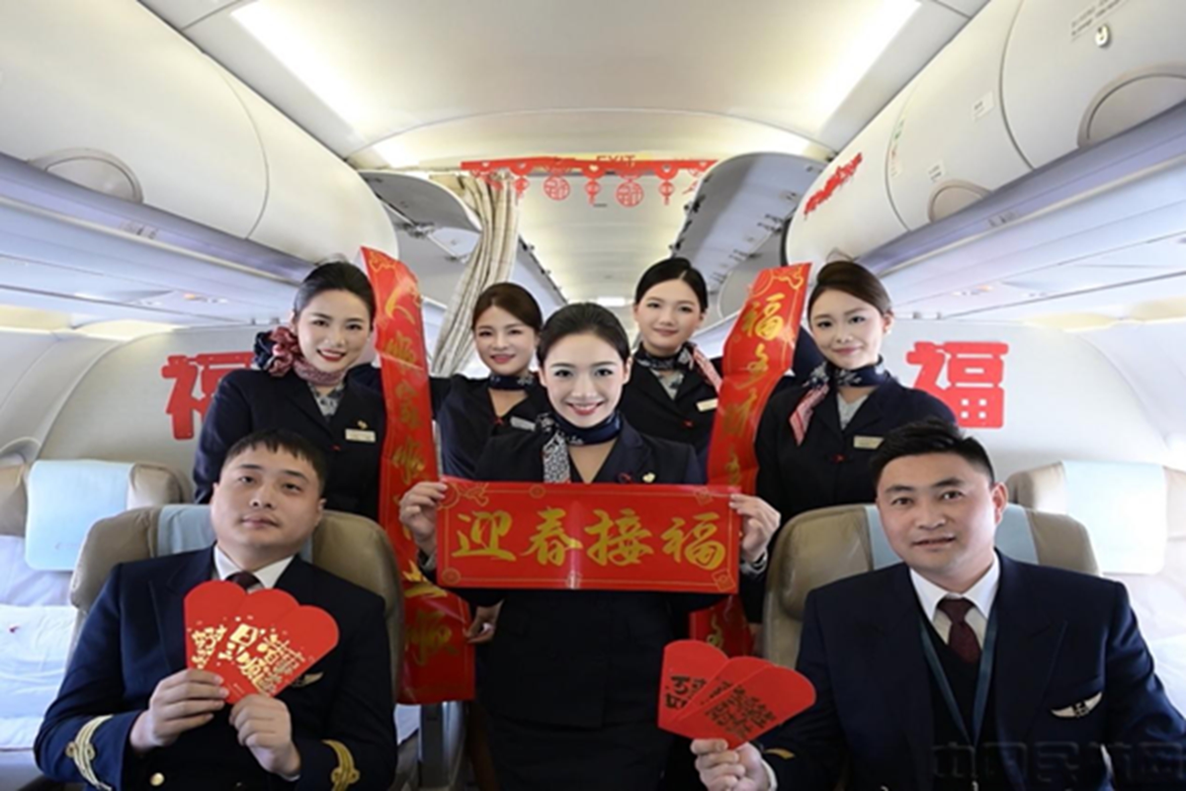 合肥出港的多个航班上,推出了特色活动-东航供图