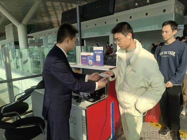 东航江西分公司首先在“南昌-北京”快线推出这一服务-饶子钰摄1