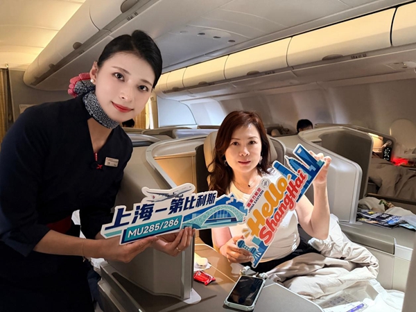 薛韡参加了东航上海—第比利斯首航的服务保障-东航供图