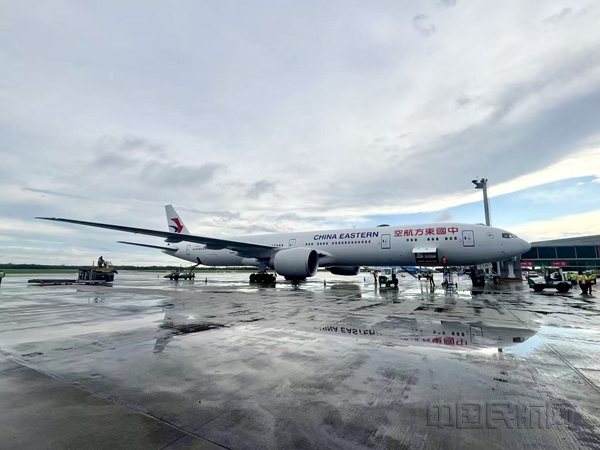 NEO东航的波音777客机在布宜诺斯艾利斯机场执行这一航线-东航供图