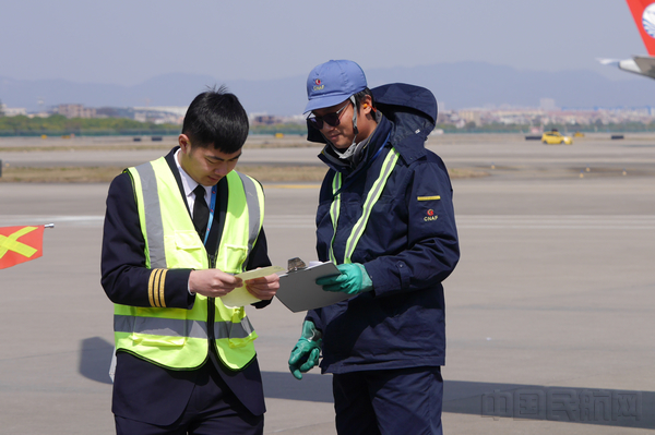 20180224广东“春运”报道：广州航空加油站圆满完成春节黄金周供油保障任务（陈滔）配图1.jpg