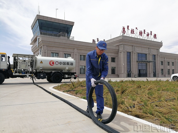 中国航油内蒙古全面完成春季换季工作2:孟文忠摄.jpg