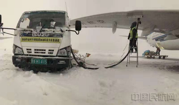 “沙尘雪”供油保障1.jpg “沙尘雪”供油保障1.jpg