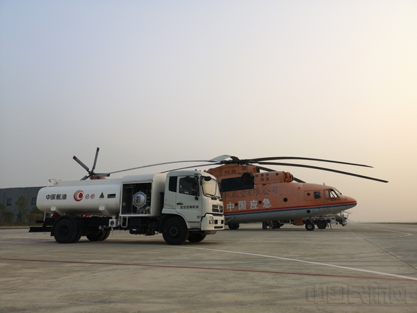 中国航油湖北党员突击队保障8.21扑灭山火应急救飞机供油侧记 (李菁) (1).jpg