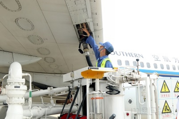 中国航油湖北全力备战国庆七十周年供油保障工作(王梓涵、陈凯、张晒雨、陈良蓉).jpg 中国航油湖北全力备战国庆七十周年供油保障工作(王梓涵、陈凯、张晒雨、陈良蓉).jpg