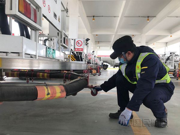 20200312发稿(闫一夫)战疫之下人人都是英雄——中国航油武汉航空加油站战疫故事二三则(摄影张延豫)_副本.jpg 20200312发稿(闫一夫)战疫之下人人都是英雄——中国航油武汉航空加油站战疫故事二三则(摄影张延豫)_副本.jpg