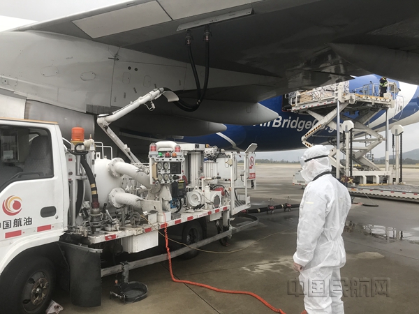 南昌航空加油站保障外航航班1_副本.jpg 南昌航空加油站保障外航航班1_副本.jpg