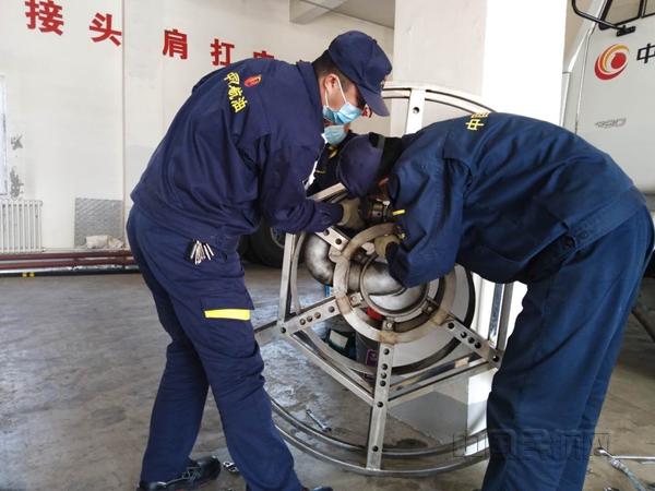 中国航油乌兰浩特乘风好政策 降本增效出真招1_副本.jpg 中国航油乌兰浩特乘风好政策 降本增效出真招1_副本.jpg