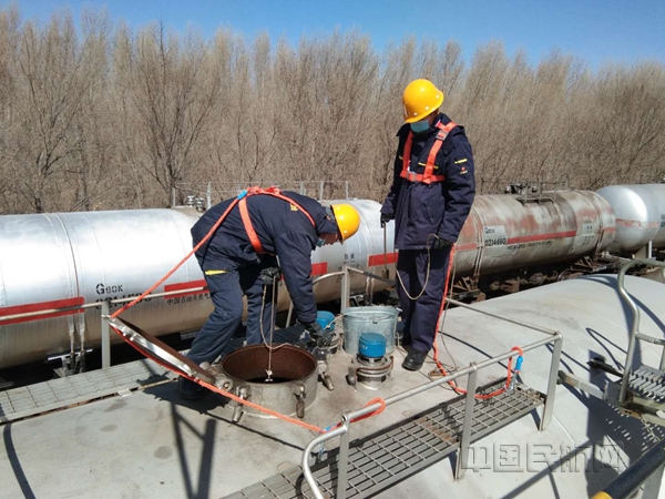 中国航油乌兰浩特乘风好政策 降本增效出真招3_副本.jpg 中国航油乌兰浩特乘风好政策 降本增效出真招3_副本.jpg