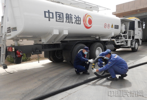 “铁”字唱主角 中国航油内蒙古旺季安全生产进行时2:陶逢毅摄.jpg “铁”字唱主角 中国航油内蒙古旺季安全生产进行时2:陶逢毅摄.jpg