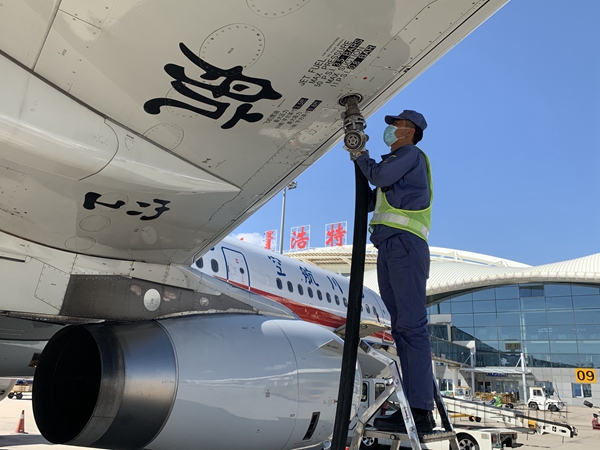 中国航油内蒙古全力备战十九届五中全会供油保障:洪运达摄_副本.jpg