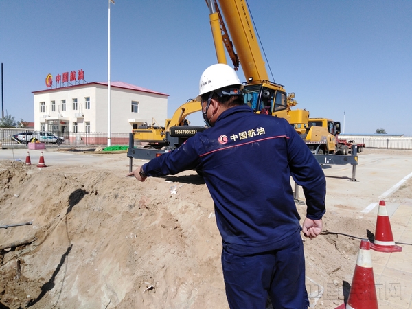 中国航油内蒙古续航攻坚 确保“双保”任务落实纵深到底2:张恒博摄.jpg 中国航油内蒙古续航攻坚 确保“双保”任务落实纵深到底2:张恒博摄.jpg