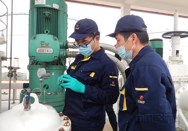 2、胡烁参加检修管道泵与更换机械密封培训_副本.jpg 2、胡烁参加检修管道泵与更换机械密封培训_副本.jpg
