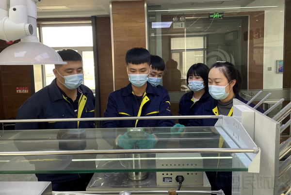 中国航油吉林分公司组织开展化验员职业技能岗位培训 。摄影：朱芯蕊.jpg