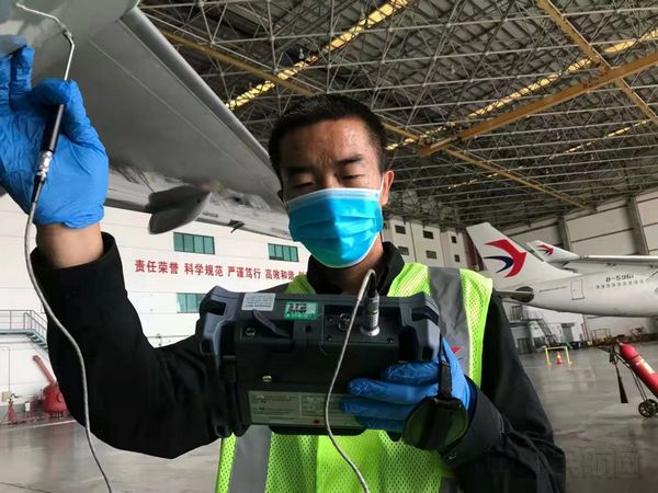 东航技术虹桥基地工程师姜俊杰:给飞机做好"精致"体检