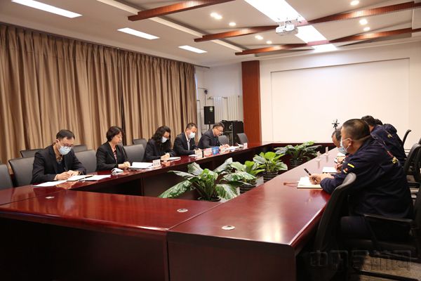 中国航油内蒙古狠抓民航安全管理作风建设 久久为功保目标2:王敬玲摄_副本.jpg