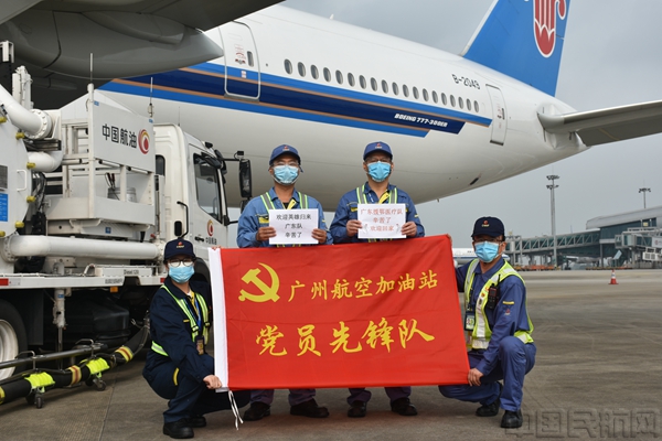 互助关爱 方能聚心(许迦勒 摄)