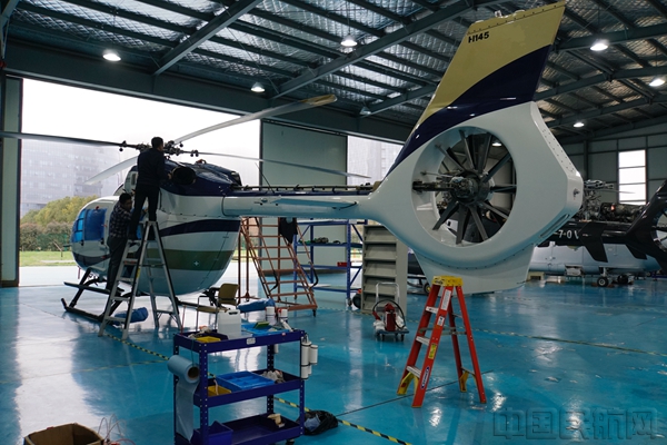 H145组装现场.jpg