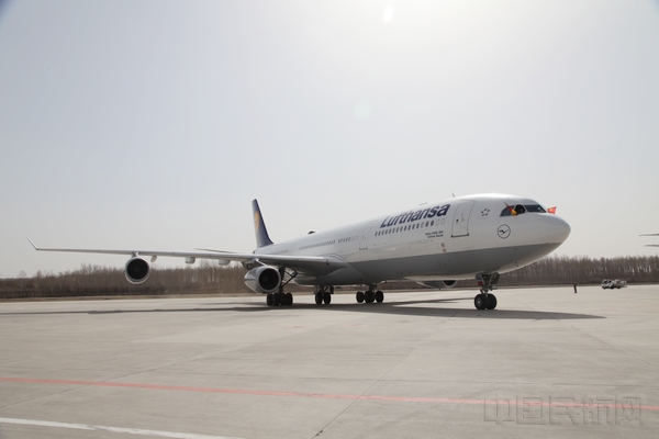 汉莎航空飞机顺利抵达沈阳.jpg