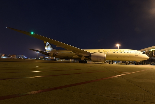阿提哈德航空787-9客机7月2日晚首航抵达成都.jpg